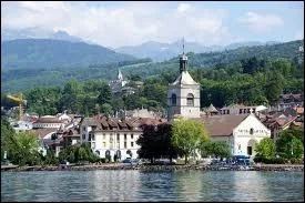 Nous allons  Evian-les-Bains. Les habitants de cette commune sont les ...