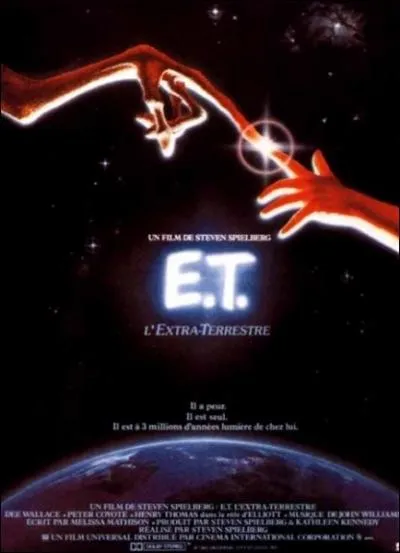 Comment se prnomme le petit garon qui dcouvre la crature cache dans son jardin dans  E. T. l'extra-terrestre ?