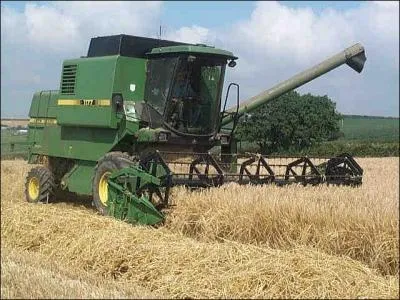 Comment traduit-on la  moissonneuse  en anglais ?