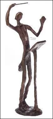 1932 . Paul Paray est sollicit dans le cadre de la plus prestigieuse des formations parisiennes. De quoi s'agit-il ?