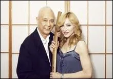 Qui est cette artiste pour qui il cra une paire de faux cils en diamants et vison ?