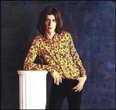 Dans quelle ville Antoine Muraccioli, dit  Antoine  fit-il ses tudes de Maths sup au Lyce Champollion o il fut un brillant lve, ville o il acheta sa premire  chemise  fleur&