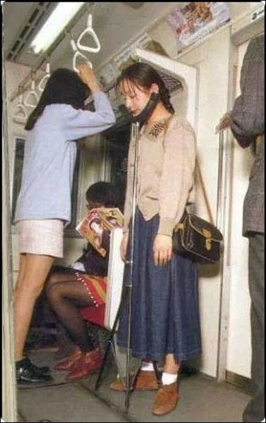 Vous prenez le mtro tous les jours ? Vous tes fatigus ? Parfait, j'ai la solution ! Voici :