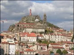 A quel dpartement correspond Le Puy-en-Velay et sa Chapelle Saint-Michel ?