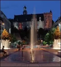 La photographie reprsente une fontaine de Montluon. Quel est son dpartement ?