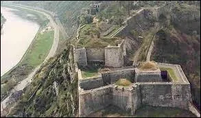 Voici le Fort de Charlemont sur la commune de Givet. O est-ce ?