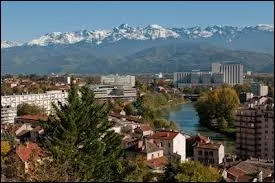 A quel dpartement associez-vous la commune de La Tronche et son le verte ?