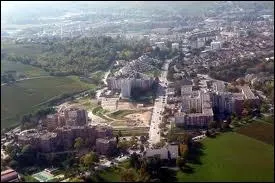 L'image arienne montre la ville d'Epernay. O se situe t-elle ?