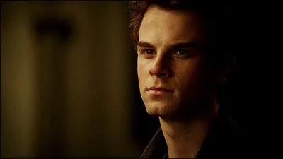 Qui a contraint Damon  tuer Jeremy ?