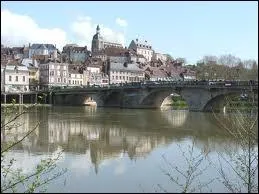 Joigny est une ville d'art et d'histoire. Quel est son dpartement ?