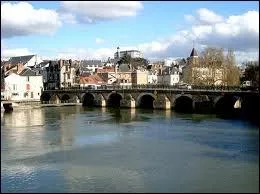 L'image reprsente Vierzon et son canal du Berry. Quel dpartement abrite cette ville ?