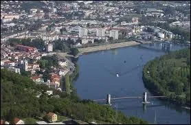 O se trouve la ville de Givors ?