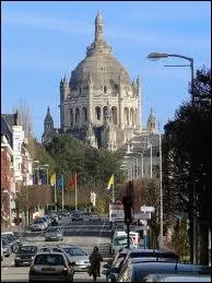 Voici Lisieux et sa cathdrale en arrire-plan. Donnez son dpartement ?
