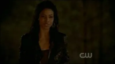 Comment s'appelle cette sorcire au service de Klaus, lors du sacrifice dans la saison 2 ?