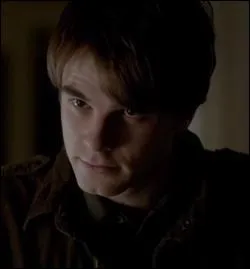 Ce vampire fait partie de la famille des vampires originels, il est tu dans la saison 4 par Jeremy. Qui est-ce ?