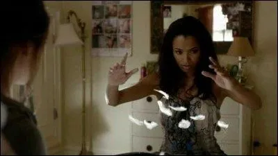 Qui est cette sorcire qui est la meilleure amie d'Elena ?