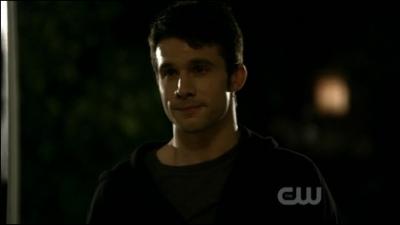Comment s'appelle ce vampire qui voulait absolument la mort d'Elena car elle ressemblait  Katherine ?