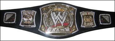 En janvier 2013, qui est champion de la WWE ?