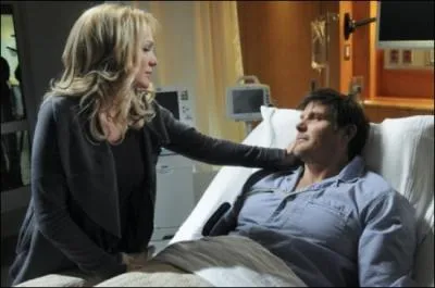 Qui rend visite aux Scott durant l'pisode 12 ?