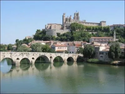 Quelle est cette ville, la 4me plus peuple du Languedoc-Roussillon, traverse par l'Orb.