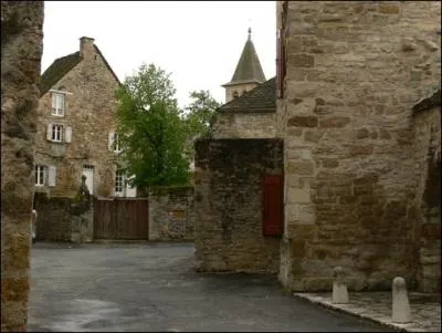 Quel est le nom hors du commun de cette commune d'un peu plus de 1 000 habitants localise en Lozre ? [Crdit photo, Naru Kenji]