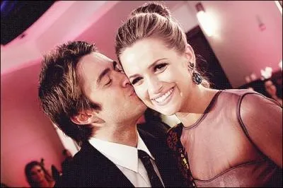 Avant d'tre amoureux de Quinn, Clay, l'agent de Nathan, tait mari. Quel tait le nom de sa femme ?