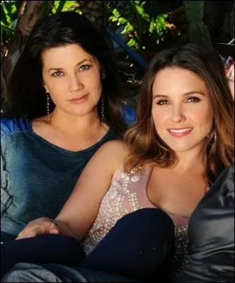 Avec qui Victoria entretient-elle une liaison entre les saisons 7 et 8 ?