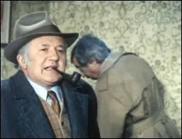 Le  pre  de Maigret a parcouru le monde : il a vcu en France, en Belgique, en Suisse, au Canada, en Arizona . Mais, o est-il n ?