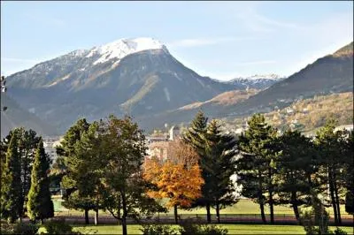 Dans quel dpartement est situe la ville de Saint-Jean-de-Maurienne ?