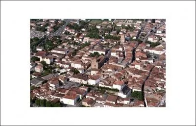 La ville de Sainte-Livrade-sur-Lot o vous verrez la Tour du Roy datant du douzime, vestige d'une enceinte difie par Richard Coeur de Lion se situe dans le dpartement :