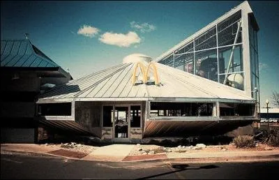 Dans quel pays se situe ce McDonald's ?