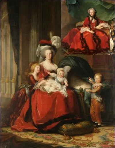 La reine ne porte quasiment pas de bijoux, ornements qu'on lui reproche de trop aimer. Elle porte une robe rouge, couleur du pouvoir. Cette robe est en fait un clin d'il  une autre reine :