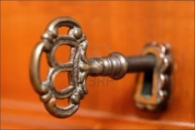 - (... ) manque toujours un ornement,