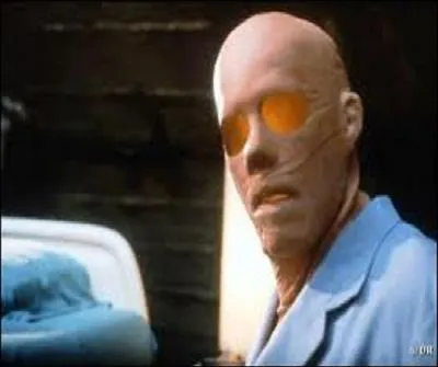 Film ralis par Paul Verhoeven en 2000 avec Kevin Bacon dans le rle principal.