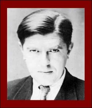  Les amants ,  la Condition humaine ,  Le fils de l'homme  sont les toiles les plus clbres de ce peintre surraliste belge... .