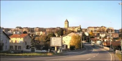 Quelle est cette ville de Haute-Garonne, autrefois nomme Mas-Saint-Pierre puis Mont-d'Unit, disposant aujourd'hui d'importantes usines de pte  papier ?