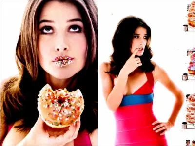 Il lui vole aussi un objet dans un restaurant, lequel ?