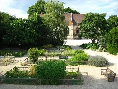 Qu'est-ce qu'un jardin de simples, originaire du Moyen ge ?