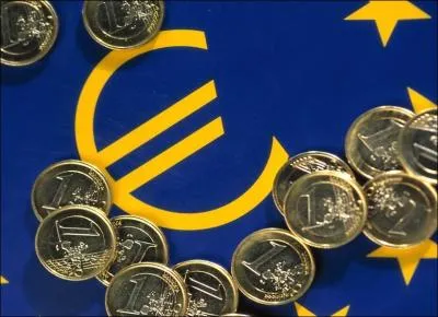 Le 1er janvier 2002, combien de pays europens sont passs  l'euro fiduciaire ?