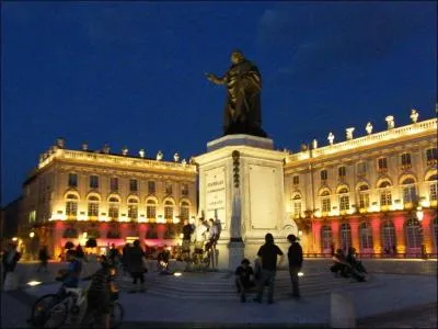Dans quelle ville fran�aise se trouve la place Stanislas ?