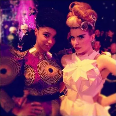 Connaissez-vous les noms de ces deux artistes anglaises ?