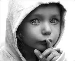 ''Toi mon enfant, tu vas grandir / Loin de chez nous tu vas partir / Ton au revoir les larmes aux yeux / Ça voudra dire sans doute adieu''