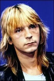 ''On choisit ses copains mais rarement sa famille'' disait Renaud dans ''Mon beauf''. Qu'est-ce qu'il ne dit PAS sur lui ?