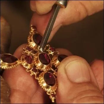 Son travail est apprci des femmes.