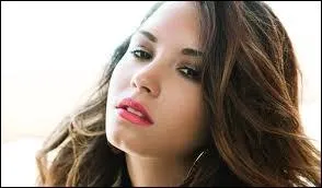 Elle a jou dans des sries et films de la chane Disney Channel, elle s'appelle. .