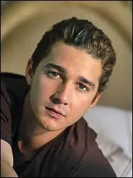 Ce gars a jou dans  Transformers . Je tiens  prciser qu'il a jou dans le 1, le 2 et le 3 ! Son nom s'il vous plat !