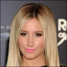 Elle a jou dans des sries et films sur la chane Disney Channel. Elle se nomme...