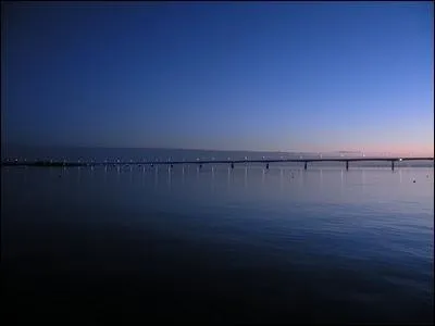 Depuis quand l'le d'Olron est-elle relie au continent par un pont ?