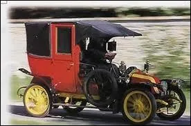 En quelle anne les taxis de la Marne avaient-ils t rquisitionns pour vacuer de Paris les archives du Ministre de la guerre ?