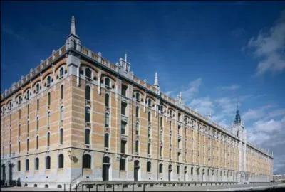 Dans quelle ville se situe cet ancien et vaste site industriel appel Tour et Taxis ?